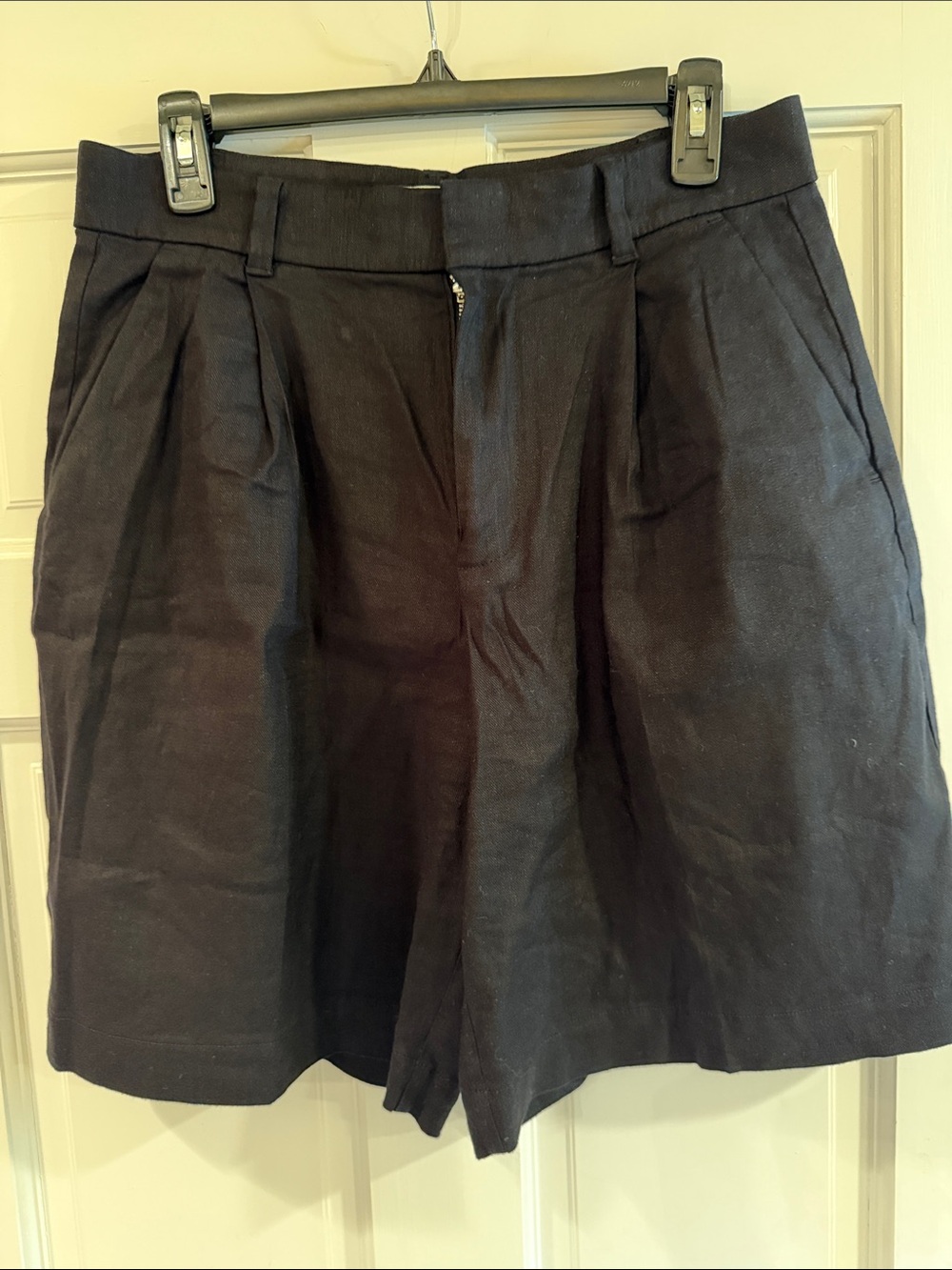 Everlane Black High-Rise Pleated linen Bermuda Shorts